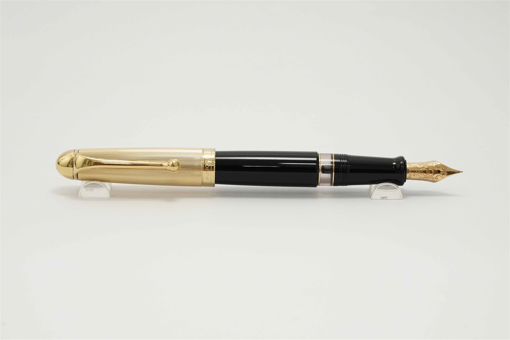 Bút máy Aurora 88 Gold Plated Cap & Black Barrel Large 14K F