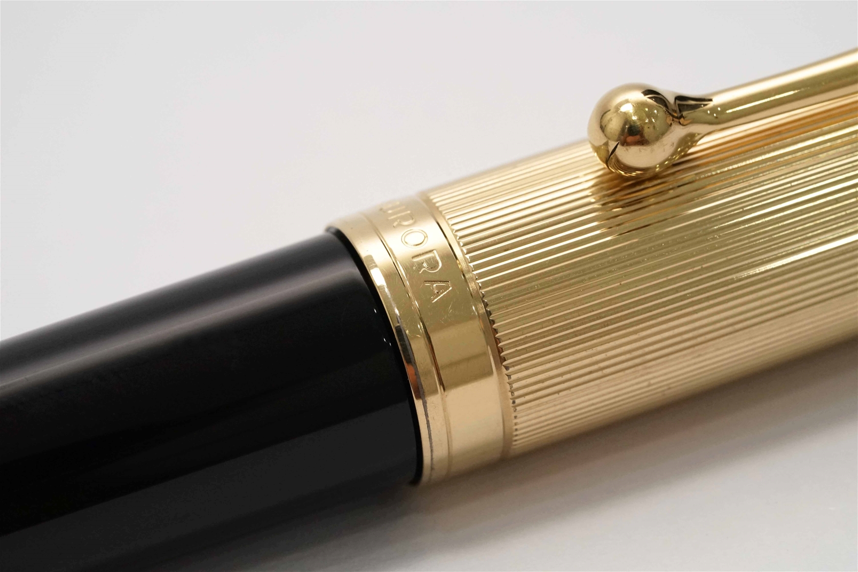 Bút máy Aurora 88 Gold Plated Cap & Black Barrel Large 14K F