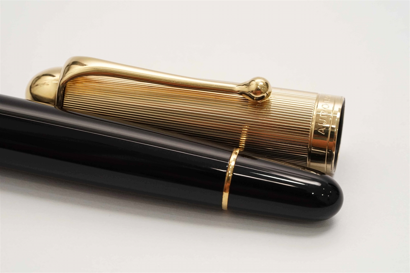 Bút máy Aurora 88 Gold Plated Cap & Black Barrel Large 14K F