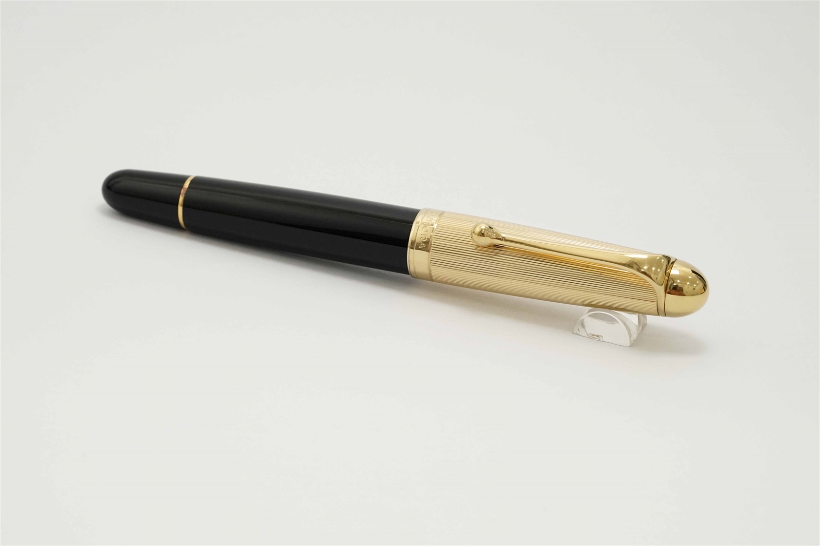 Bút máy Aurora 88 Gold Plated Cap & Black Barrel Large 14K F