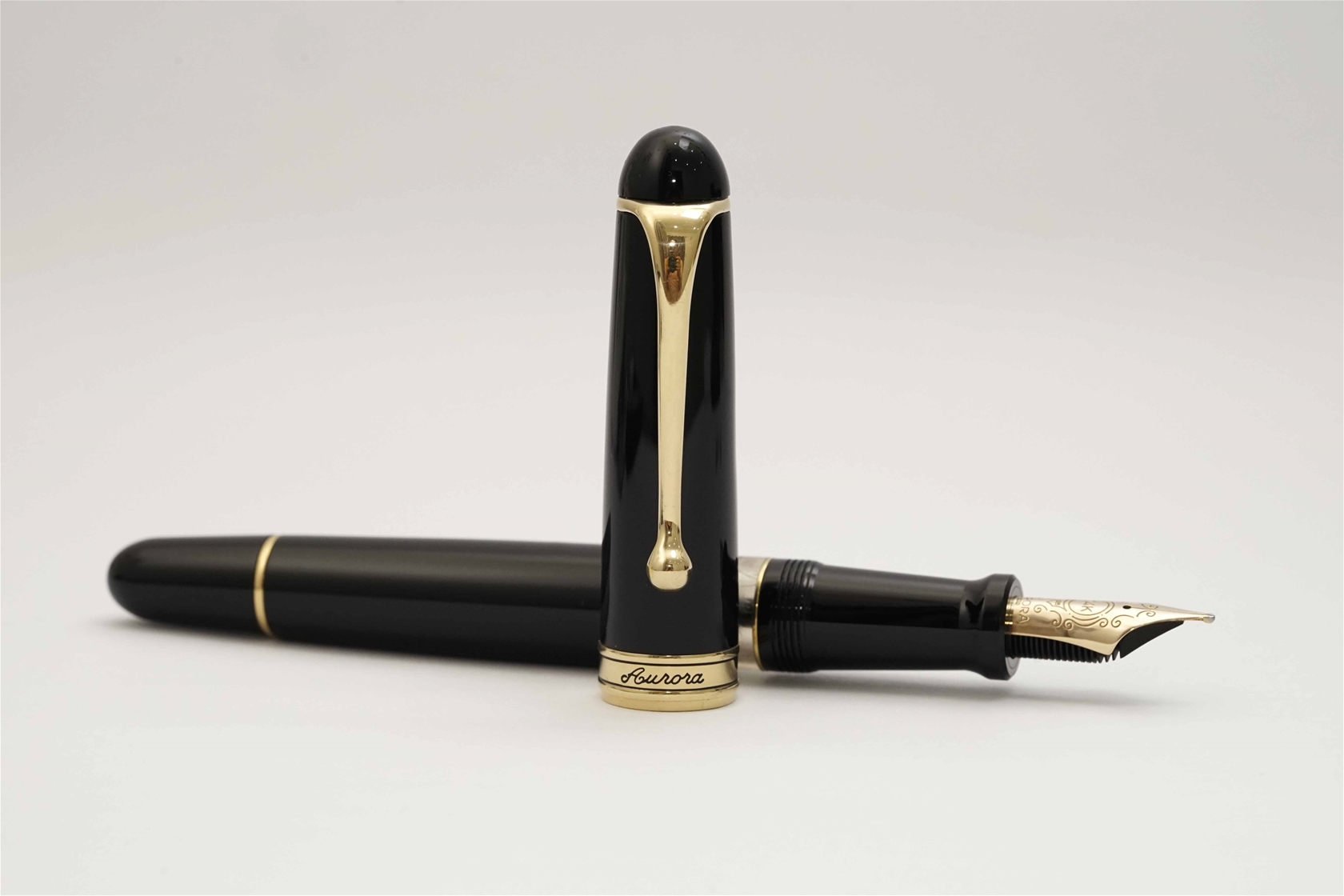 Bút máy Aurora 88 Gold Plated Black Resin 14K B