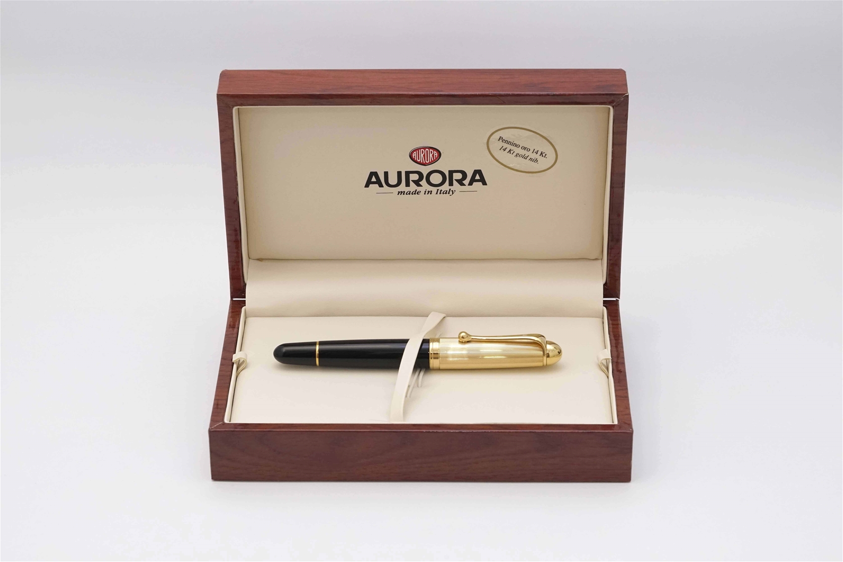 Bút máy Aurora 88 Gold-Plated Cap & Black Barrel Large 14K M