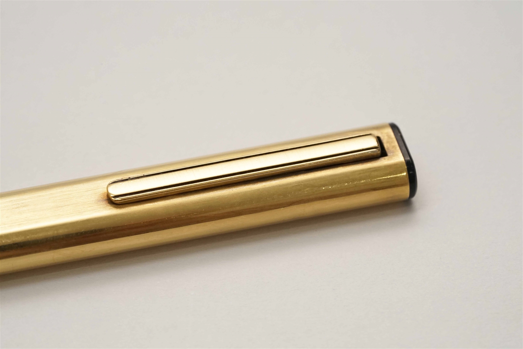 Bút bi Aurora Thesi Vermeil Gold Plated Sterling Silver Ballpoint Pen