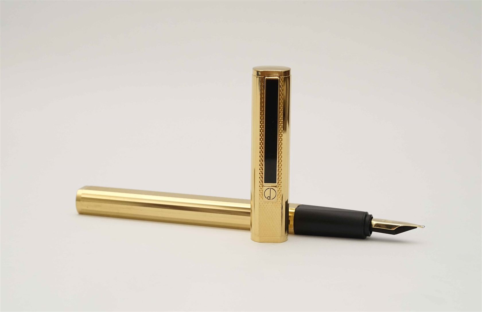 Bút máy Alfred Dunhill Gemline Classic Gold Plated 18K B