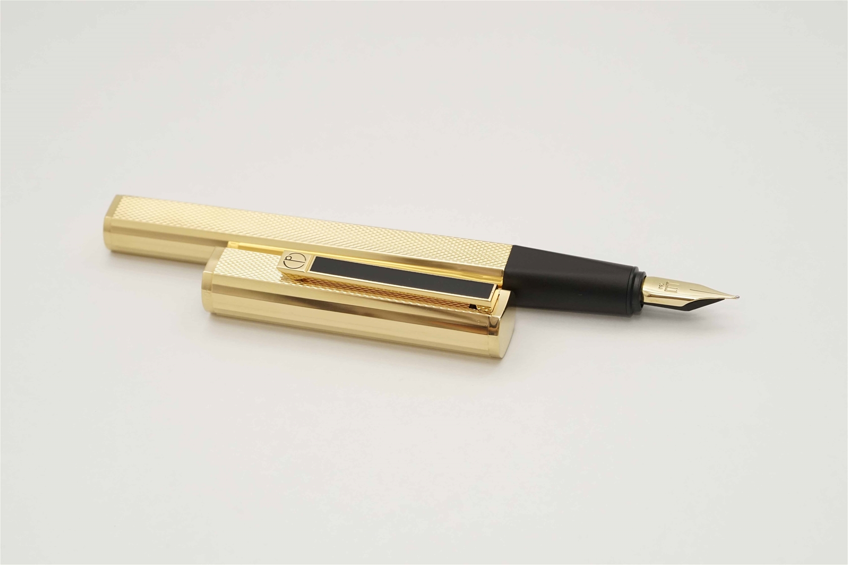 Bút máy Alfred Dunhill Gemline Classic Gold Plated 18K F