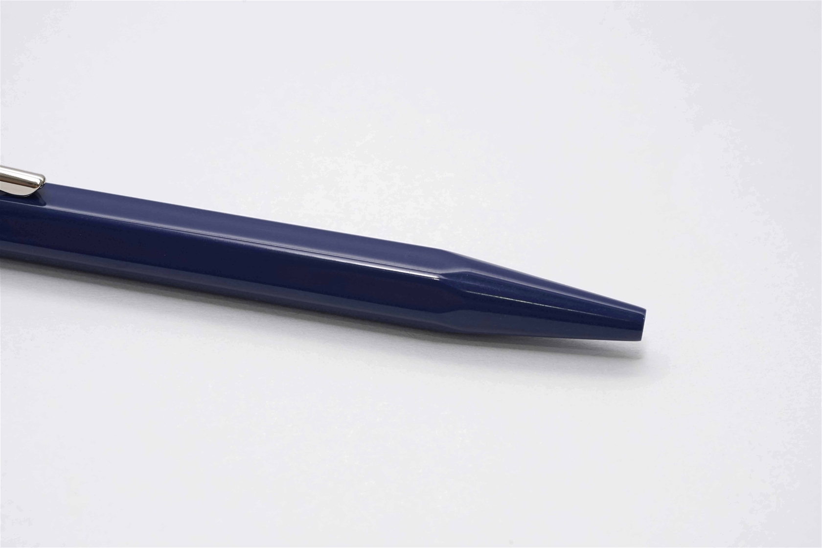 Bút bi Caran D'Ache 849 Classic Sapphire Blue Ballpoint Pen