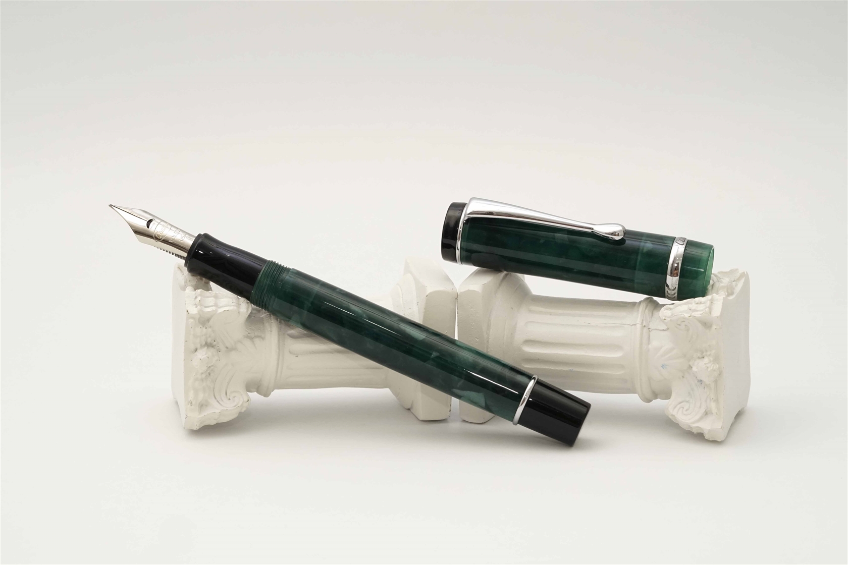 Bút máy Conklin Duragraph Forest Green & Chrome Omniflex Steel Nib