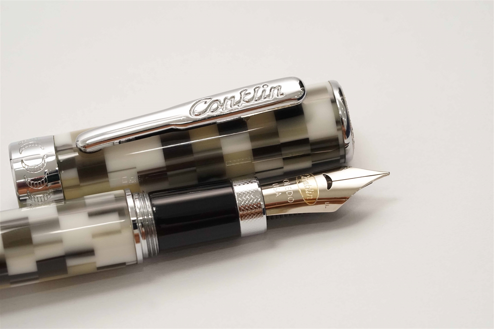 Bút máy Conklin Stylograph Mosaic Brown White Steel F