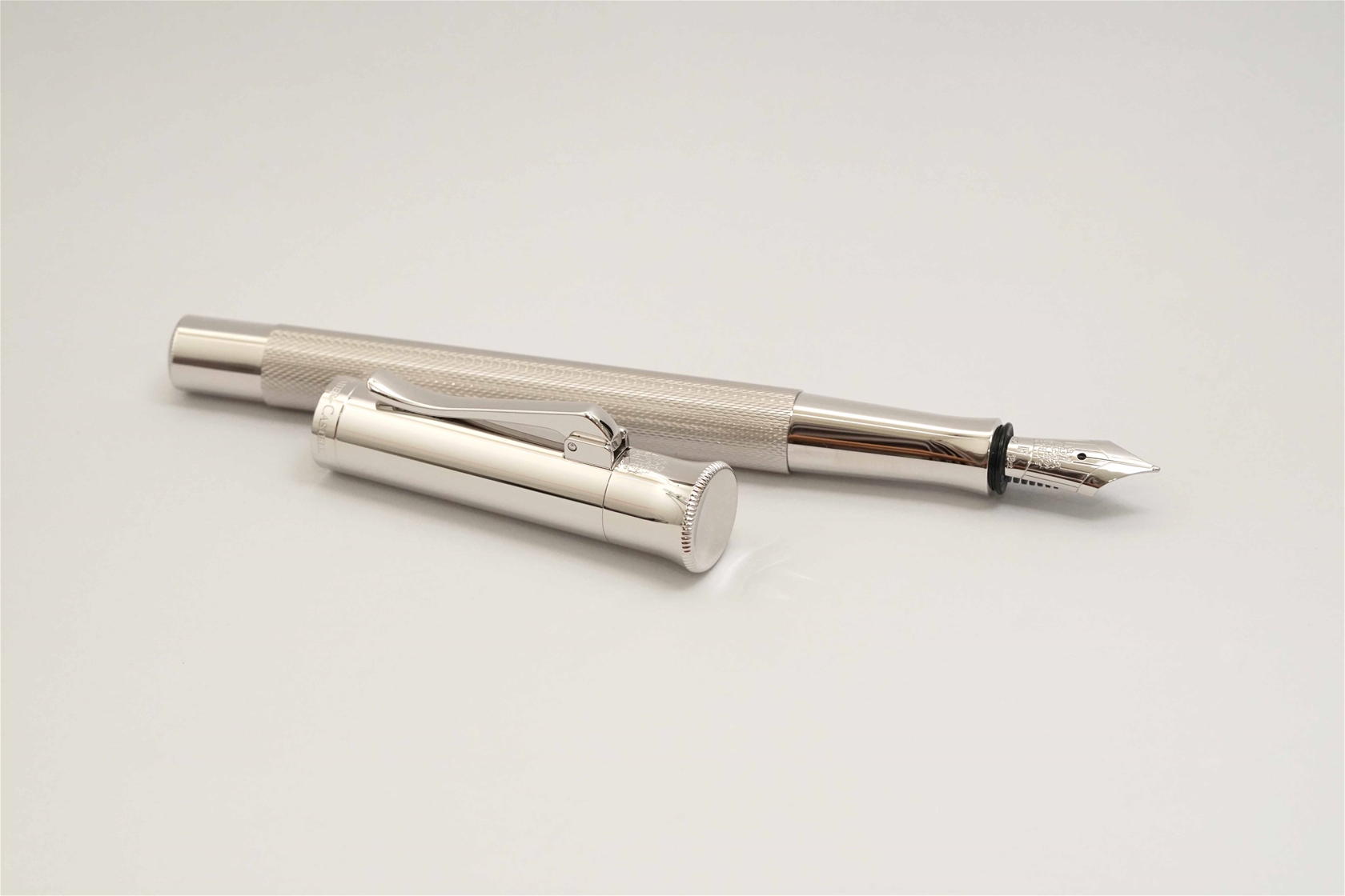 Bút máy Graf Von Faber-Castell Guilloche Rhodium 18K F 
