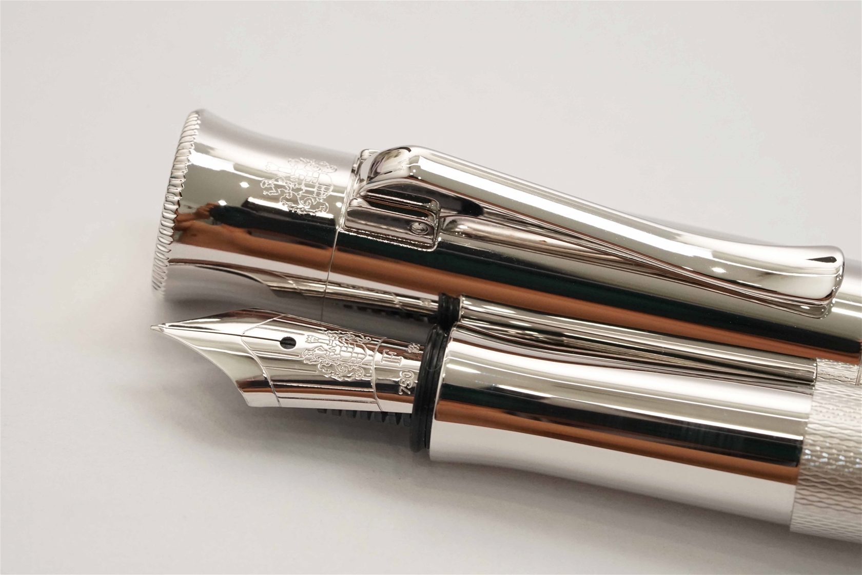 Bút máy Graf Von Faber-Castell Guilloche Rhodium 18K F 