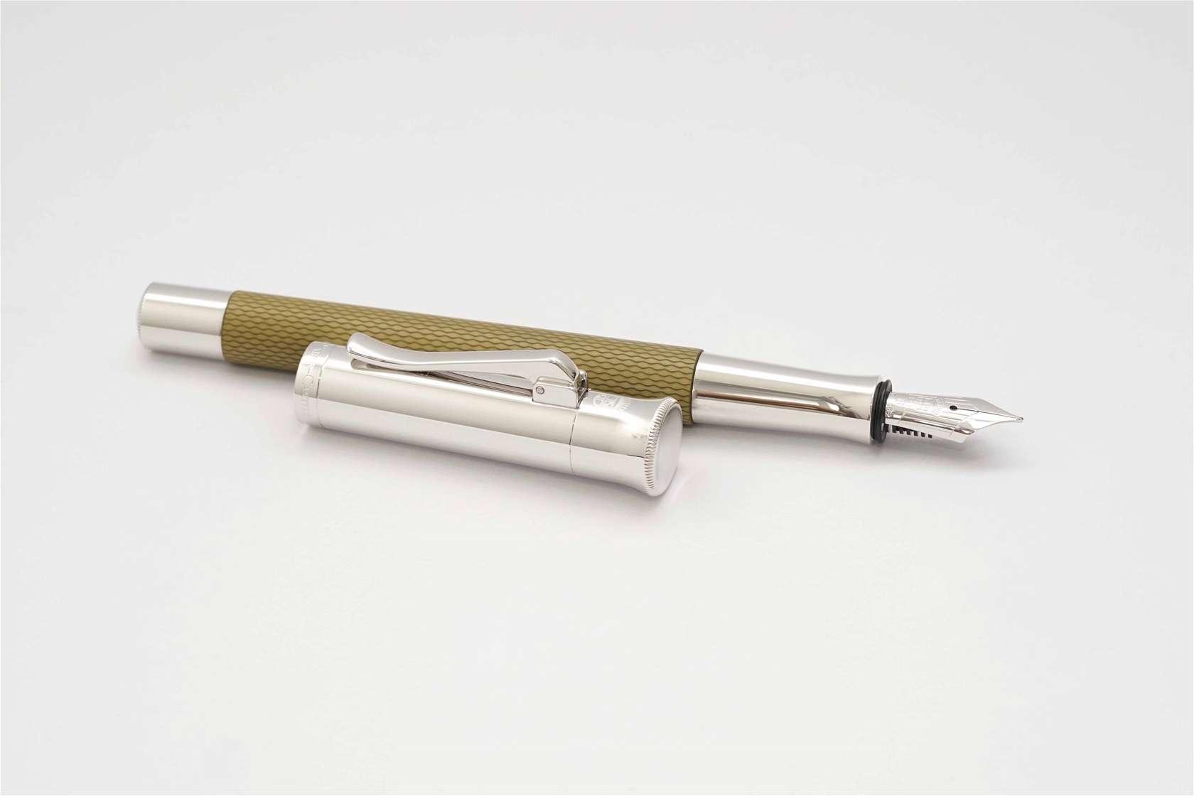 Bút máy Graf Von Faber-Castell Guilloche Viper Green 18K F