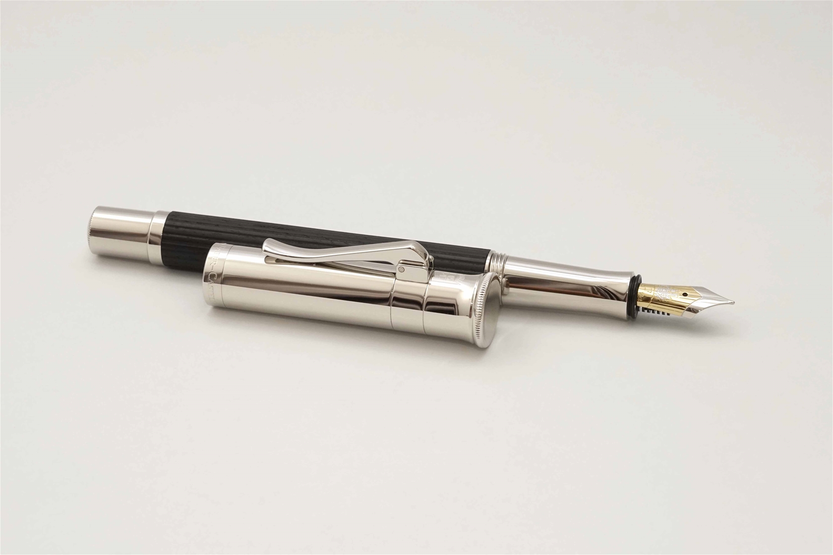 Bút máy Graf Von Faber-Castell Classic Black Ebony Wood 18CT F