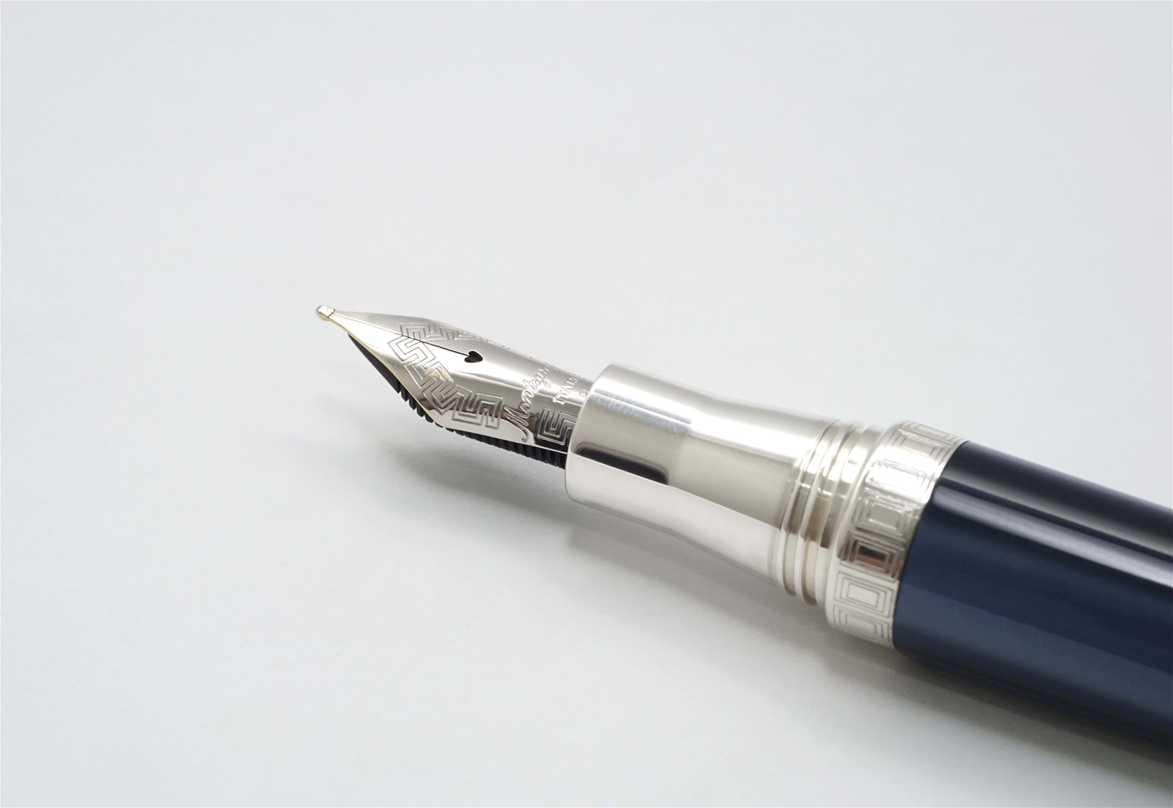 Bút máy Montegrappa Espressione Blue Pearl 18K B