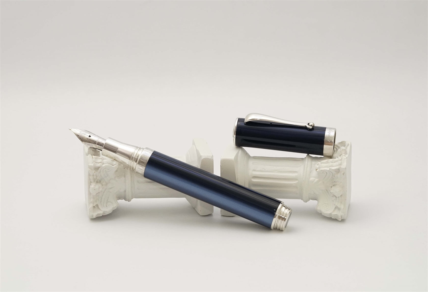 Bút máy Montegrappa Espressione Blue Pearl 18K B