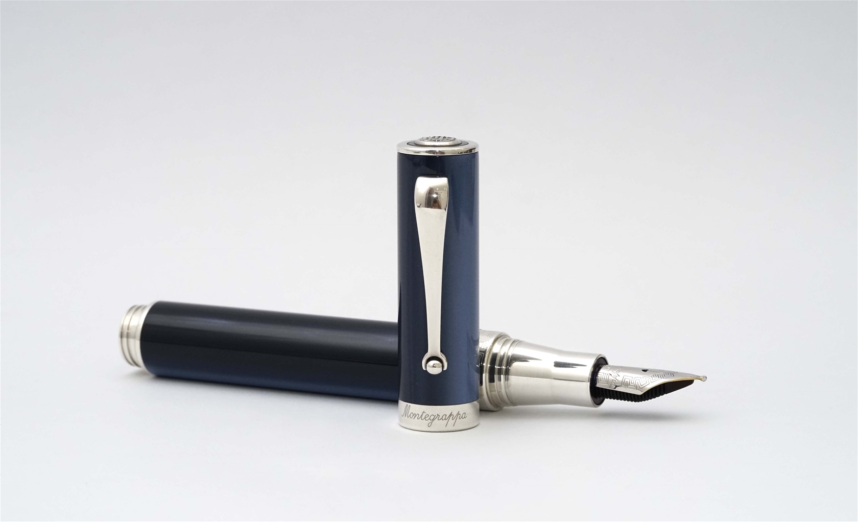 Bút máy Montegrappa Espressione Blue Pearl 18K B