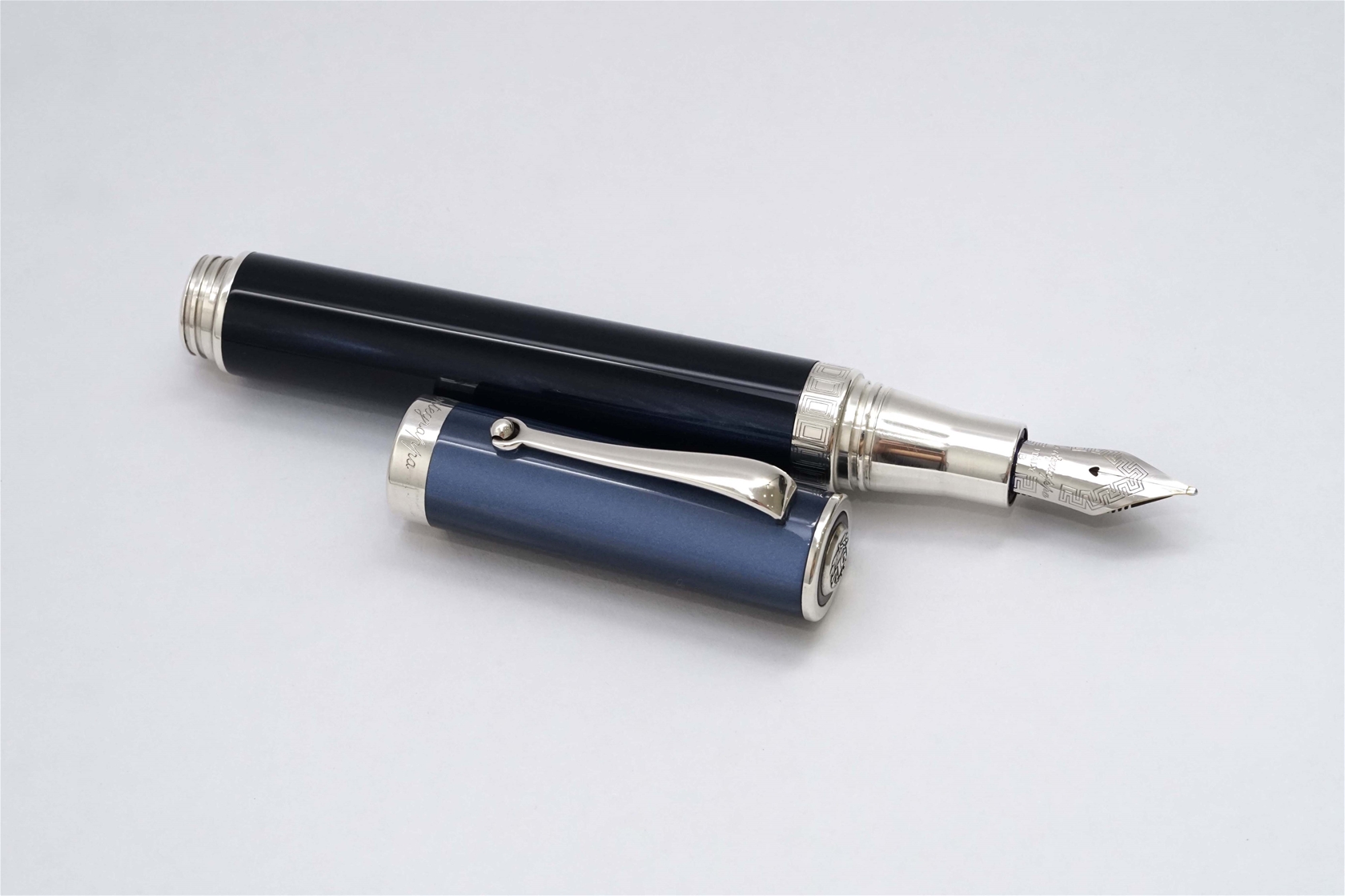 Bút máy Montegrappa Espressione Blue Pearl 18K B