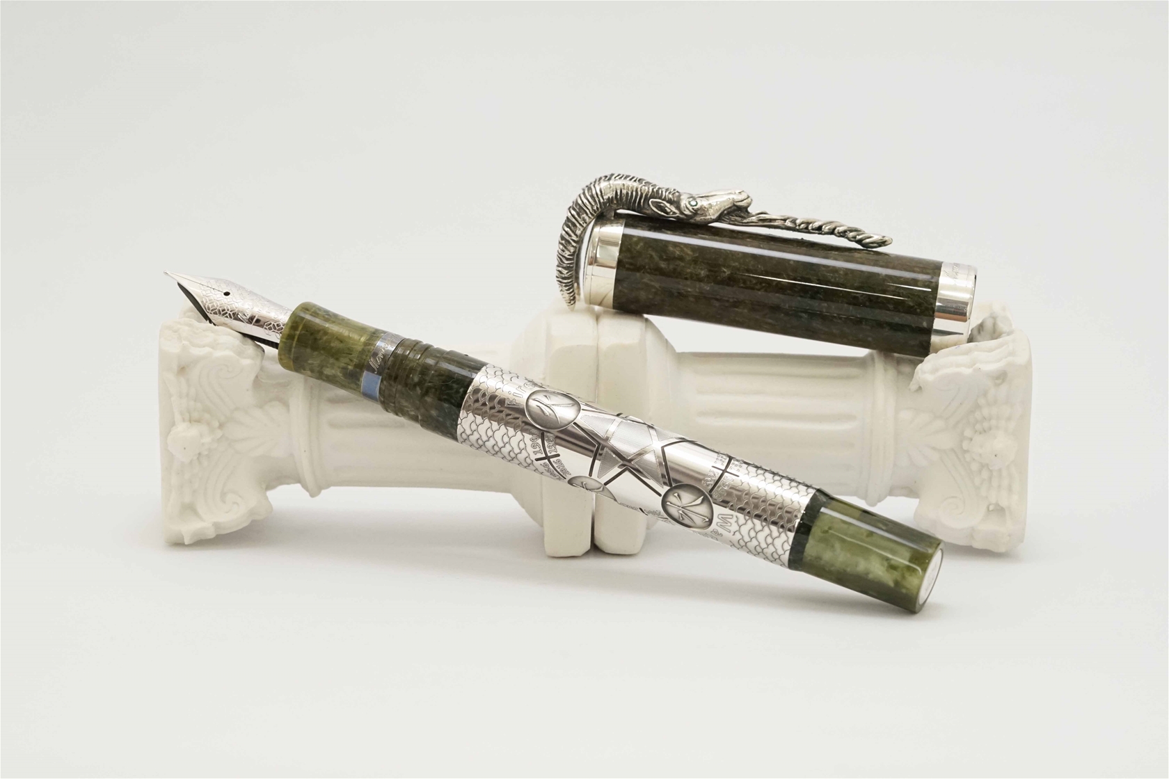 Bút máy Montegrappa Limited Edition 2015 Goat Oriental Zodiac Collection 18K F