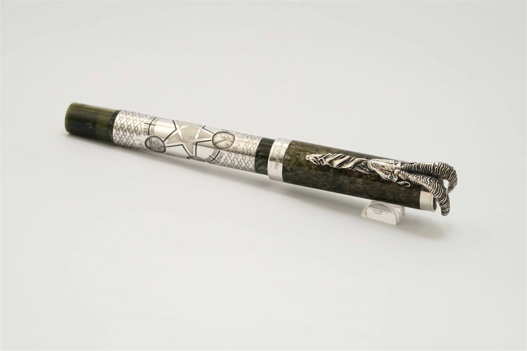 Bút máy Montegrappa Limited Edition 2015 Goat Oriental Zodiac Collection 18K F