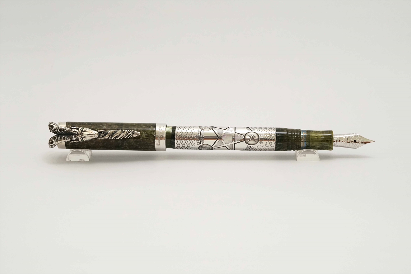 Bút máy Montegrappa Limited Edition 2015 Goat Oriental Zodiac Collection 18K F