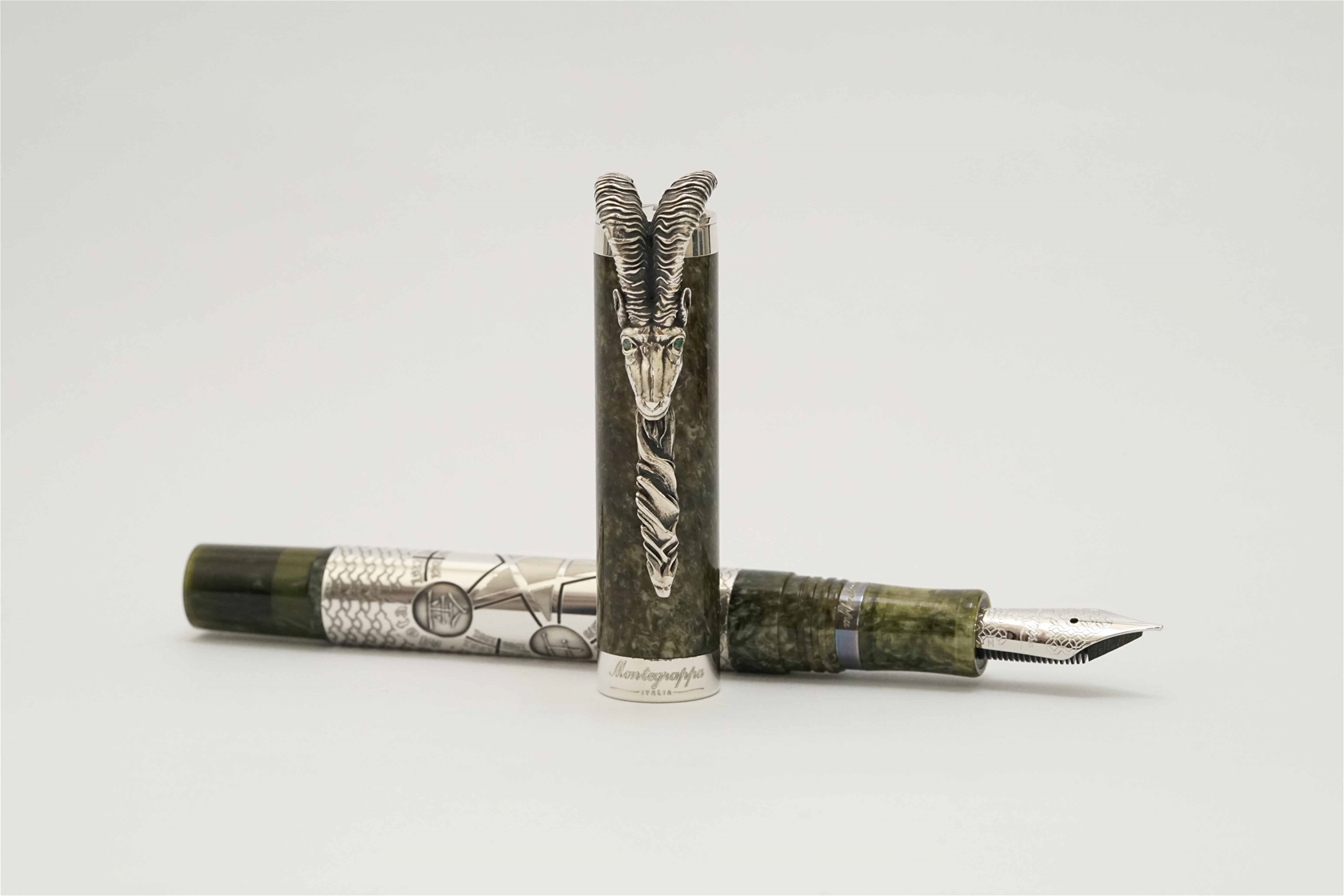 Bút máy Montegrappa Limited Edition 2015 Goat Oriental Zodiac Collection 18K F