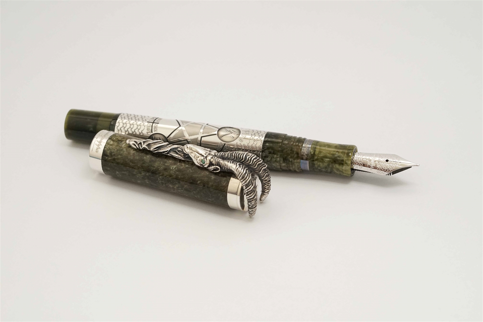 Bút máy Montegrappa Limited Edition 2015 Goat Oriental Zodiac Collection 18K F