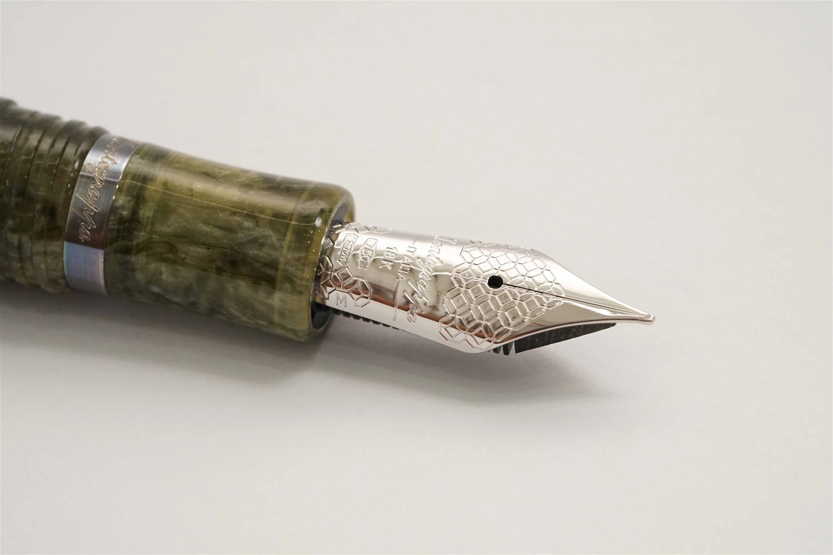 Bút máy Montegrappa Limited Edition 2015 Goat Oriental Zodiac Collection 18K F