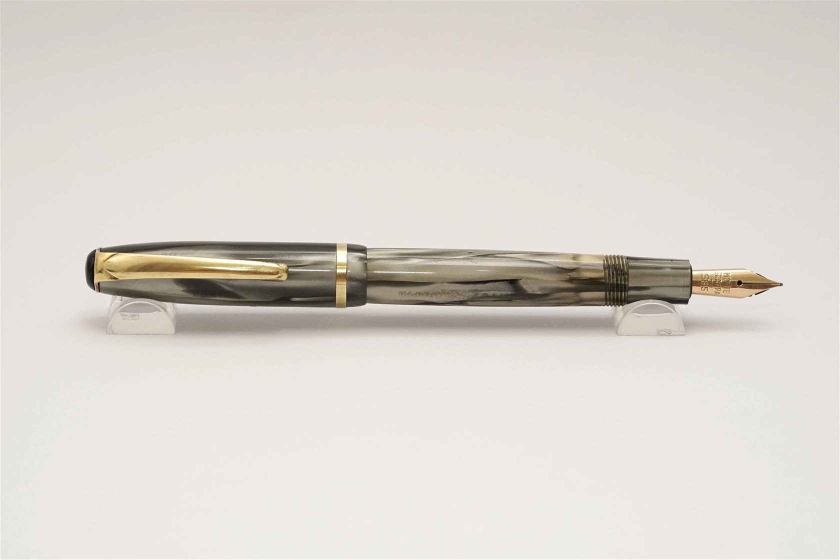 Bút máy Montegrappa Vintage Pearl Grey Celluloid 14K F