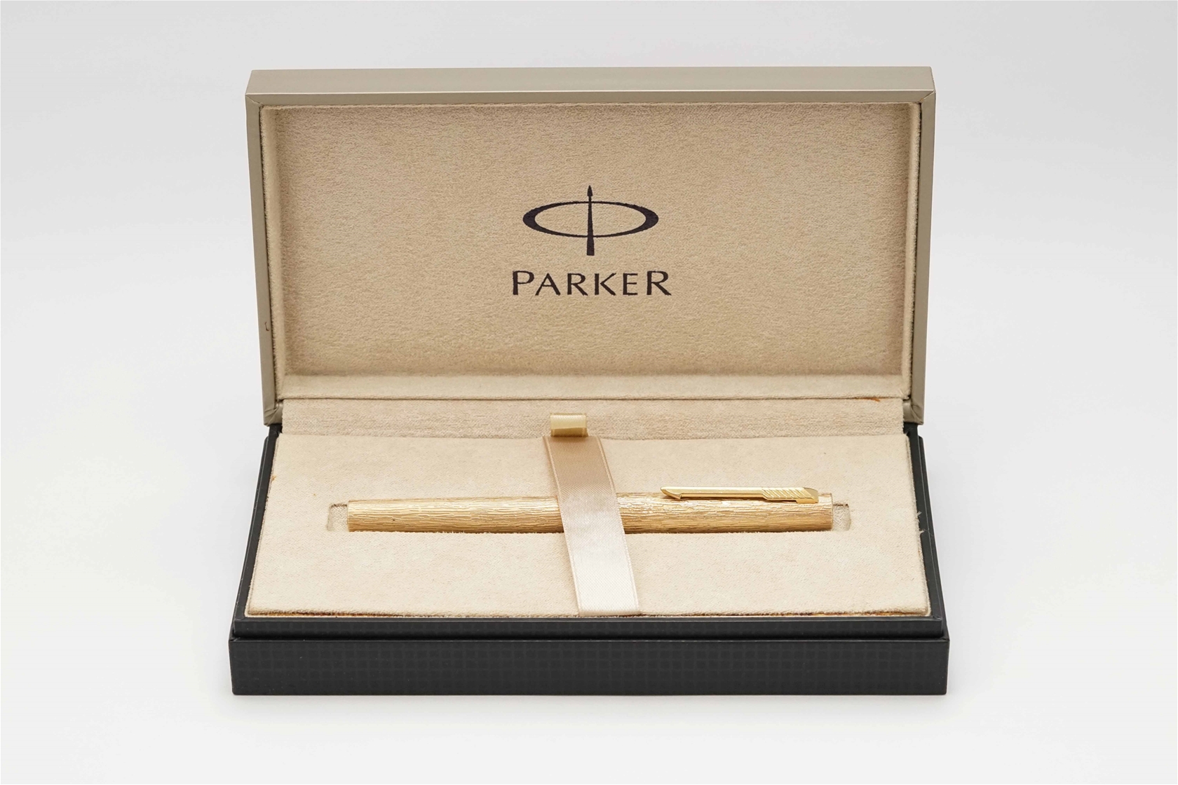 Bút máy Parker 105 Rolled Gold Bark Pattern 14K F