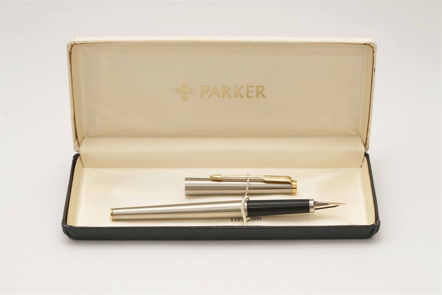 Bút máy Parker 180 Flighter Stainless Steel GT 14K XM