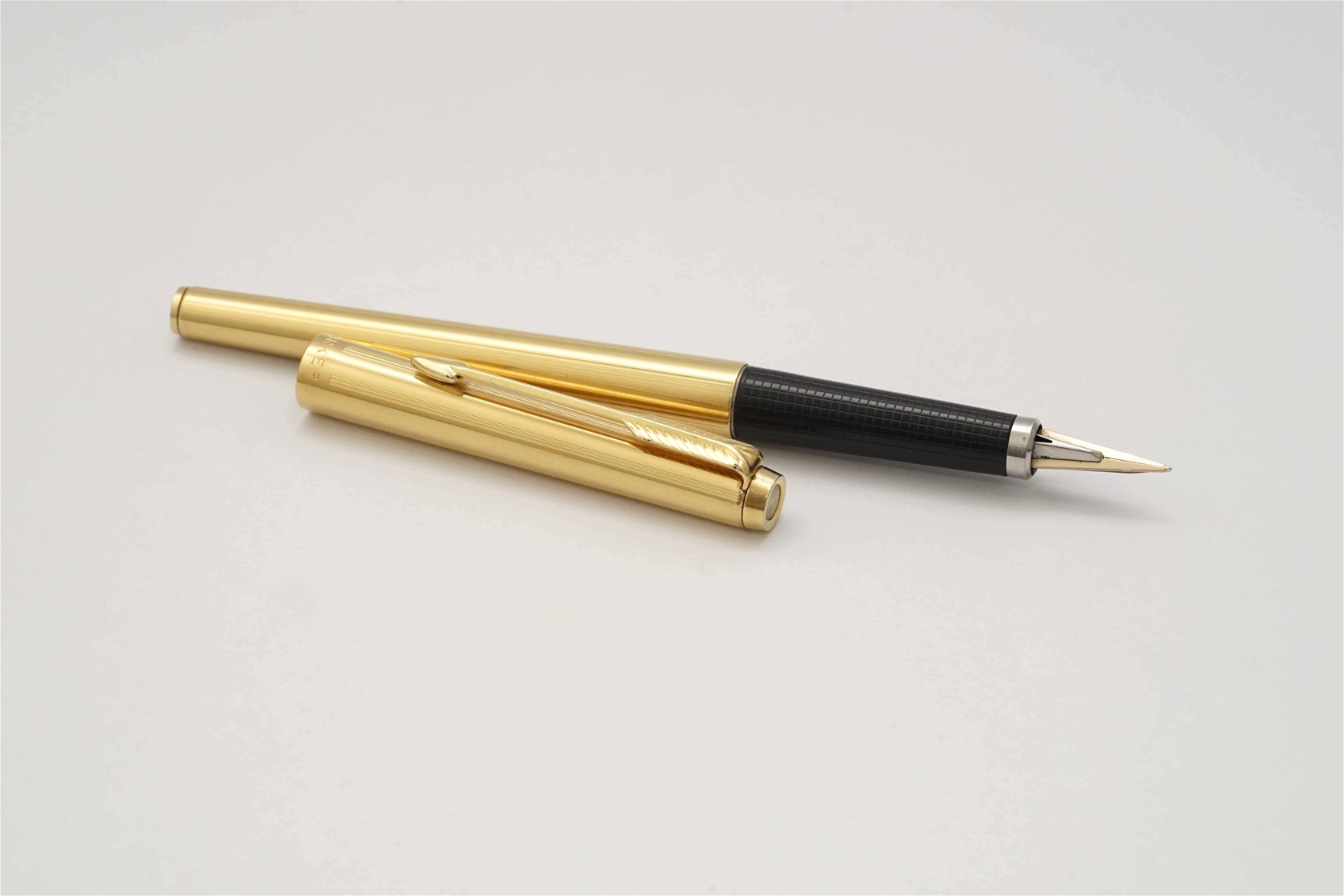 Bút máy Parker 180 Imperial Gold Plated 14K XM