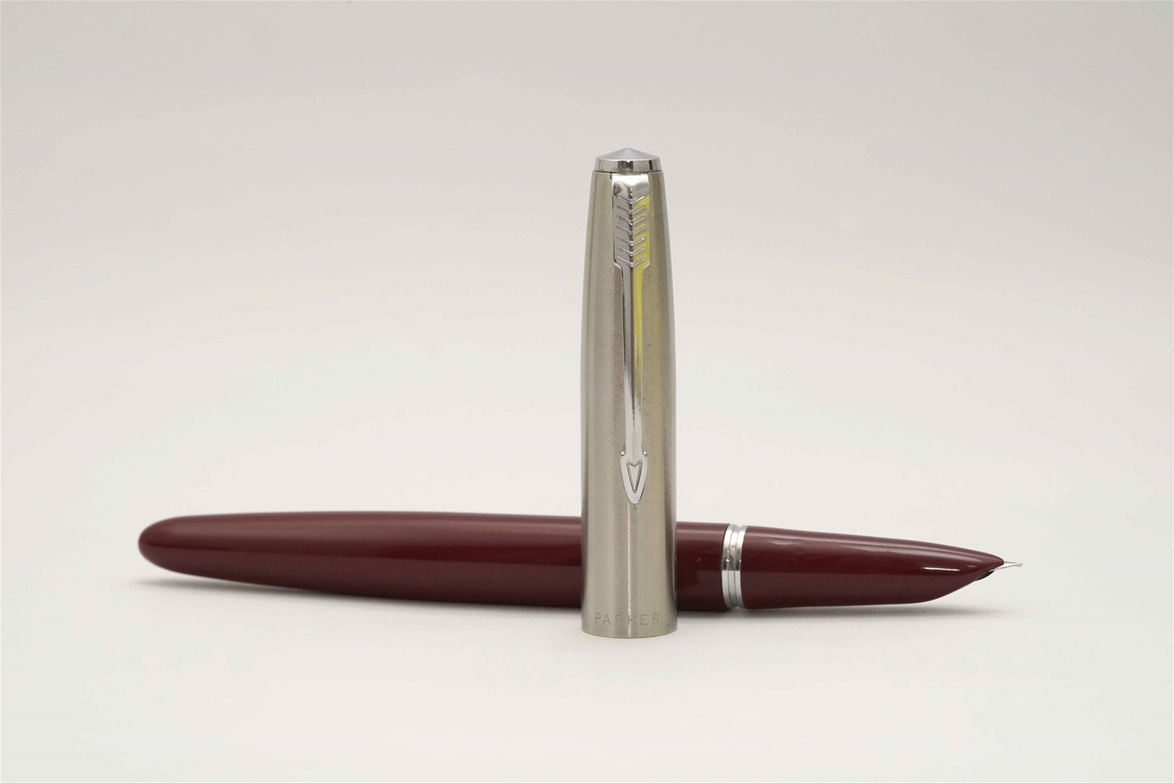 Bút máy Parker 21 Burgundy Steel F