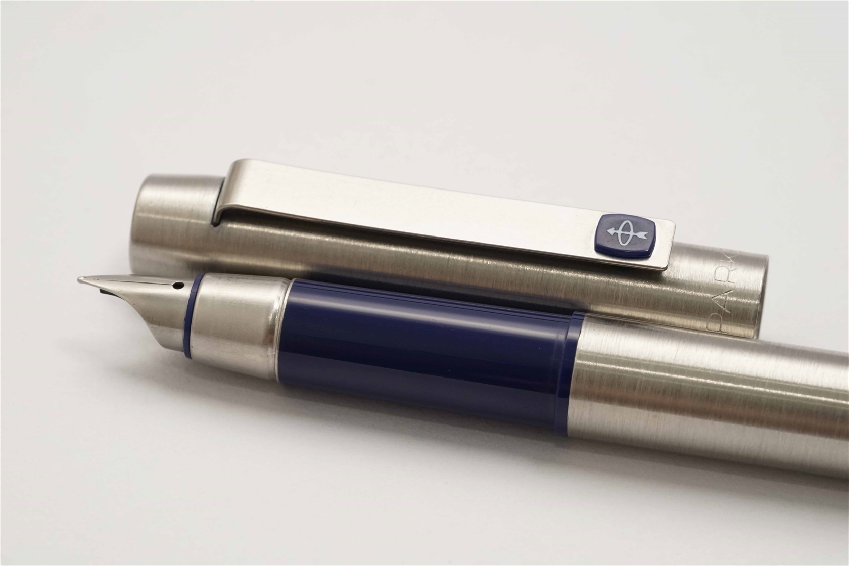 Bút máy Parker 25 Flighter Stainless Steel & Dark Blue Steel F