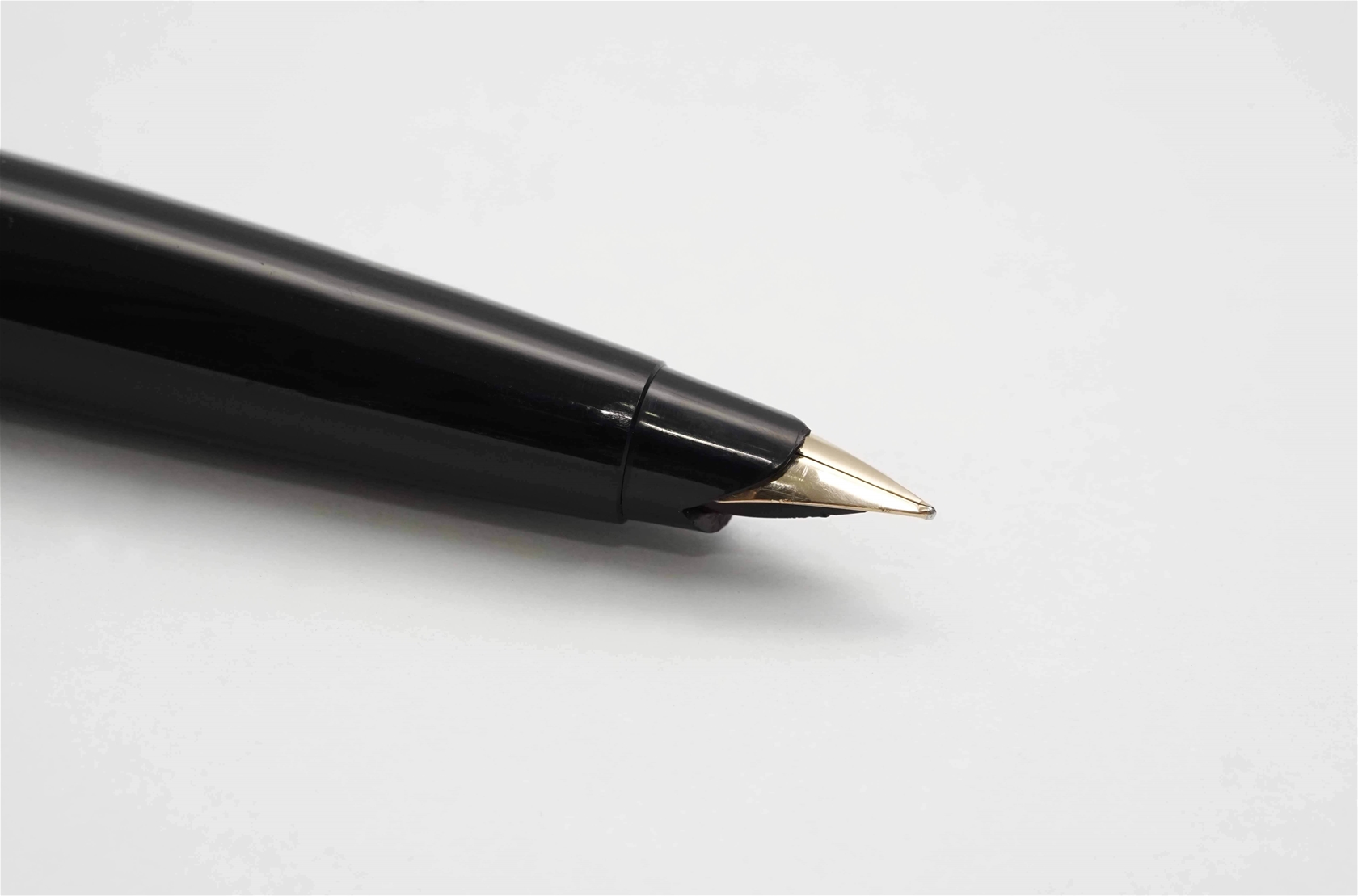 Bút máy Parker 45 Black GT 14K F