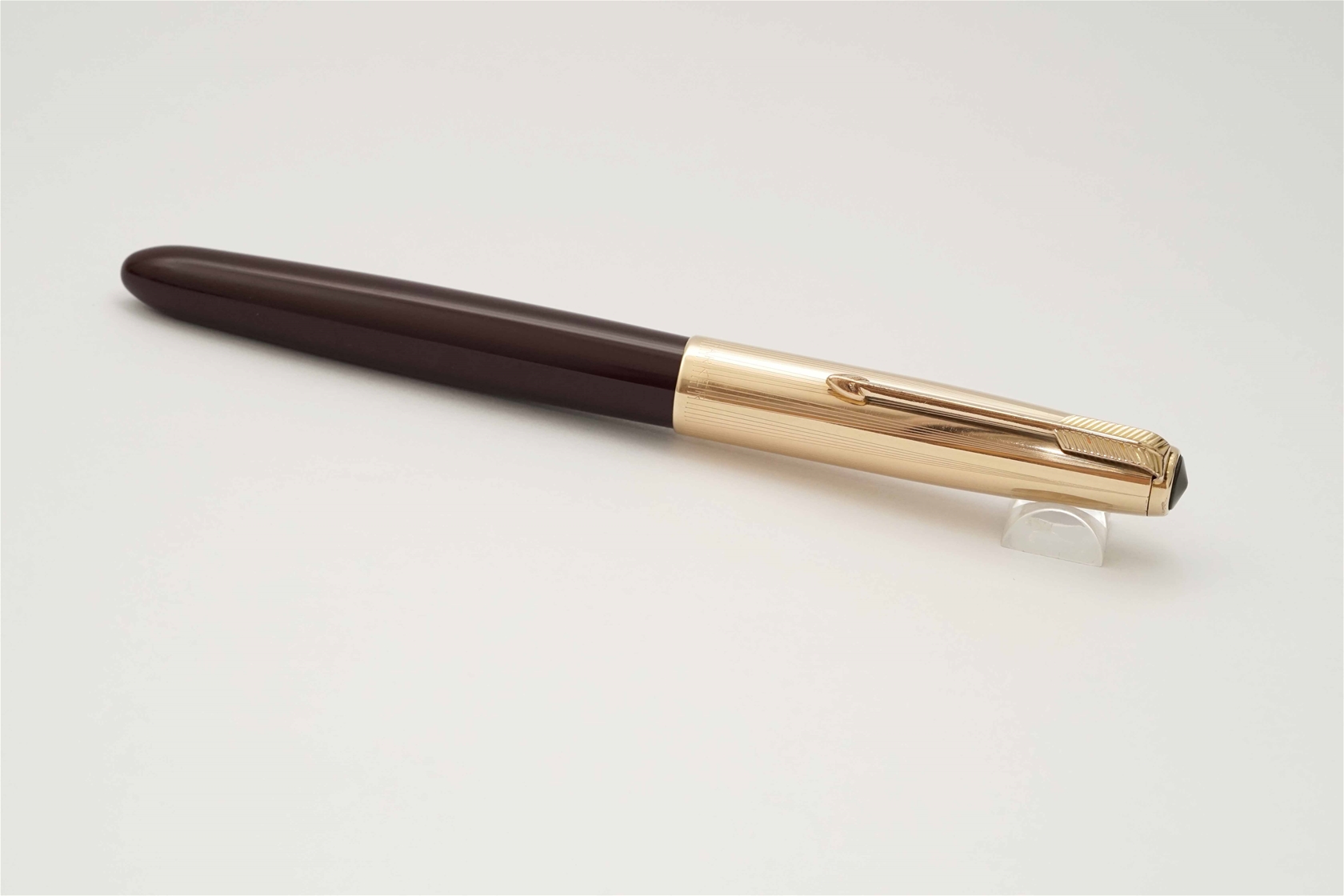 Bút máy Parker 51 Aerometric Burgundy & Gold Filled Cap 14K F