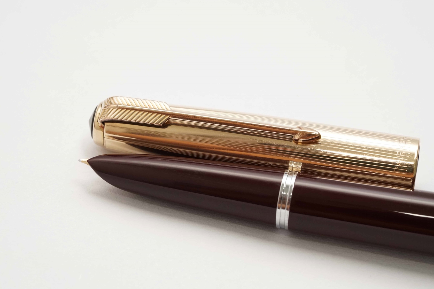 Bút máy Parker 51 Aerometric Burgundy & Gold Filled Cap 14K F