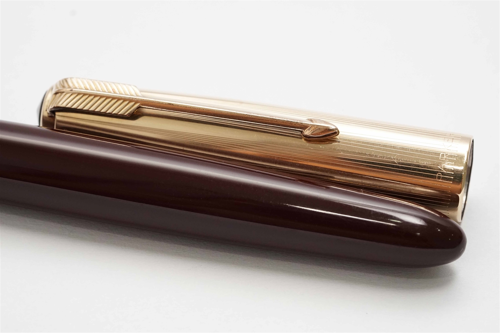 Bút máy Parker 51 Aerometric Burgundy & Gold Filled Cap 14K F