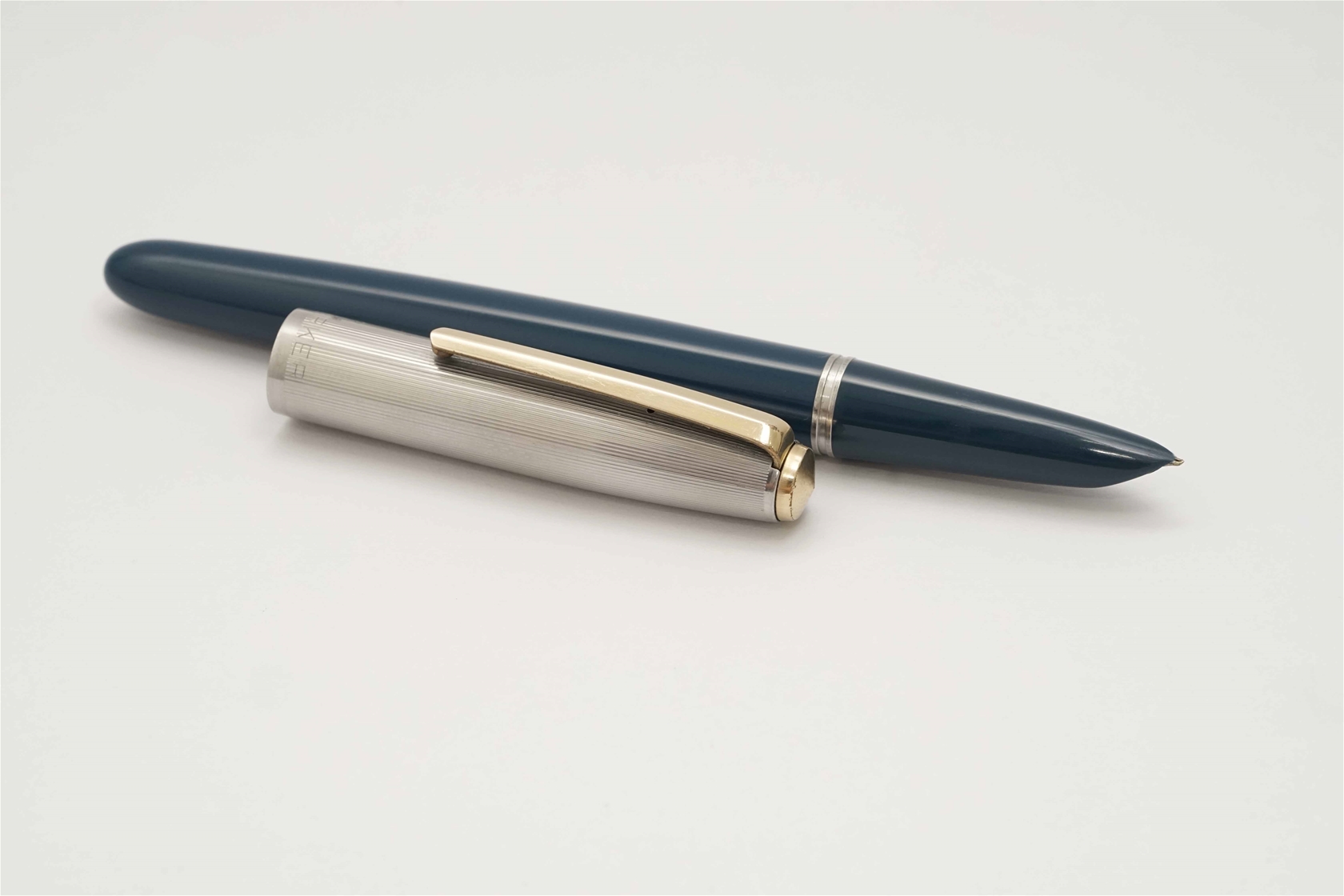 Bút máy Parker 51 Premium Dark Blue Stainless Steel Cap 14K F