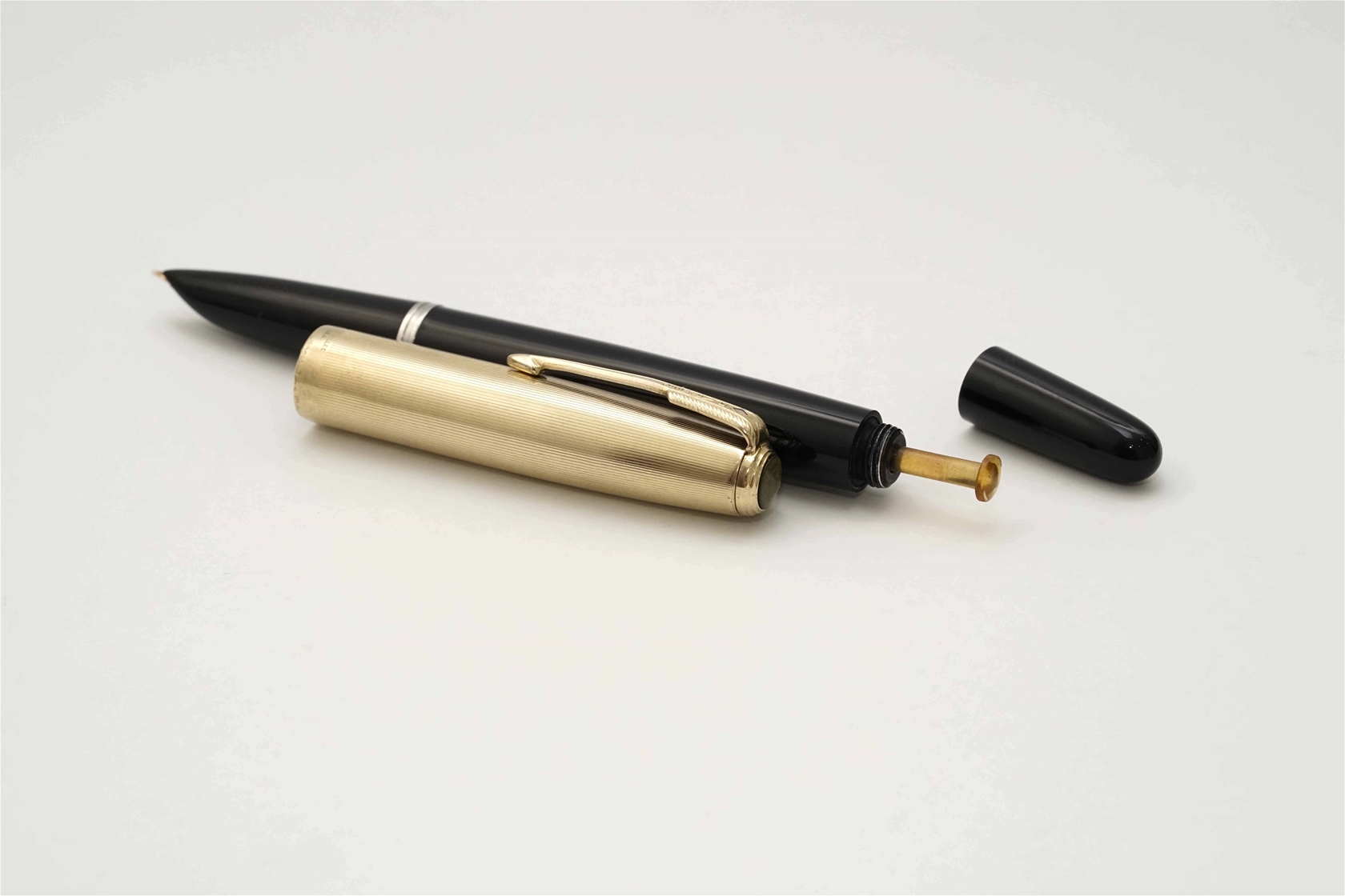 Bút máy Parker 51 Vacumatic Black & Gold Filled Cap 14K F