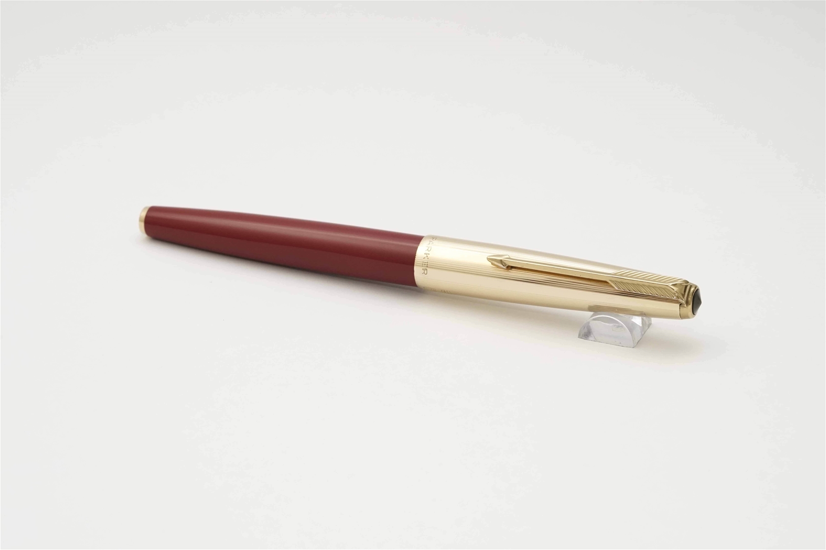 Bút máy Parker 61 Burgundy & Gold Filled Cap 14K F