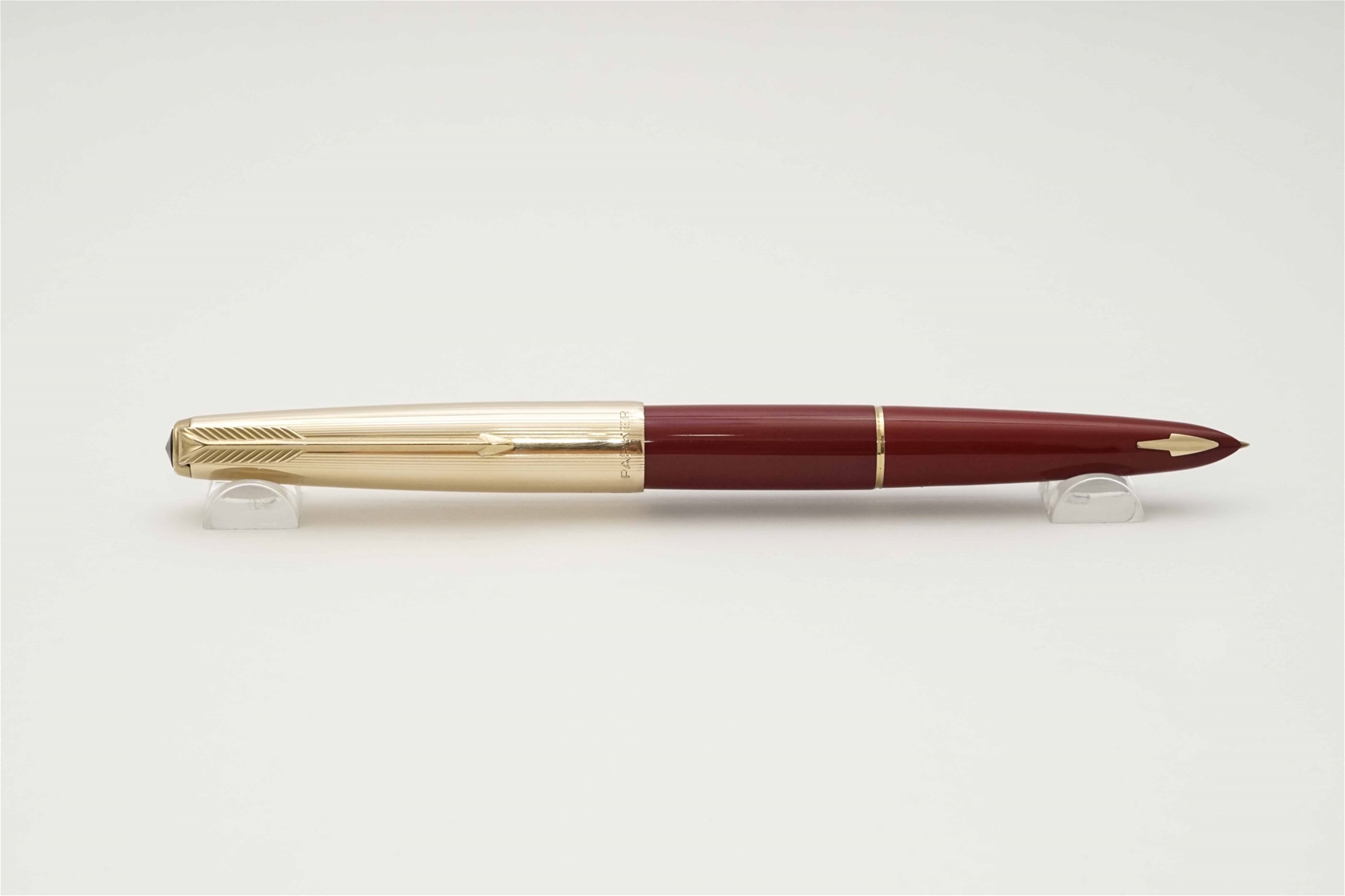 Bút máy Parker 61 Burgundy & Gold Filled Cap 14K F