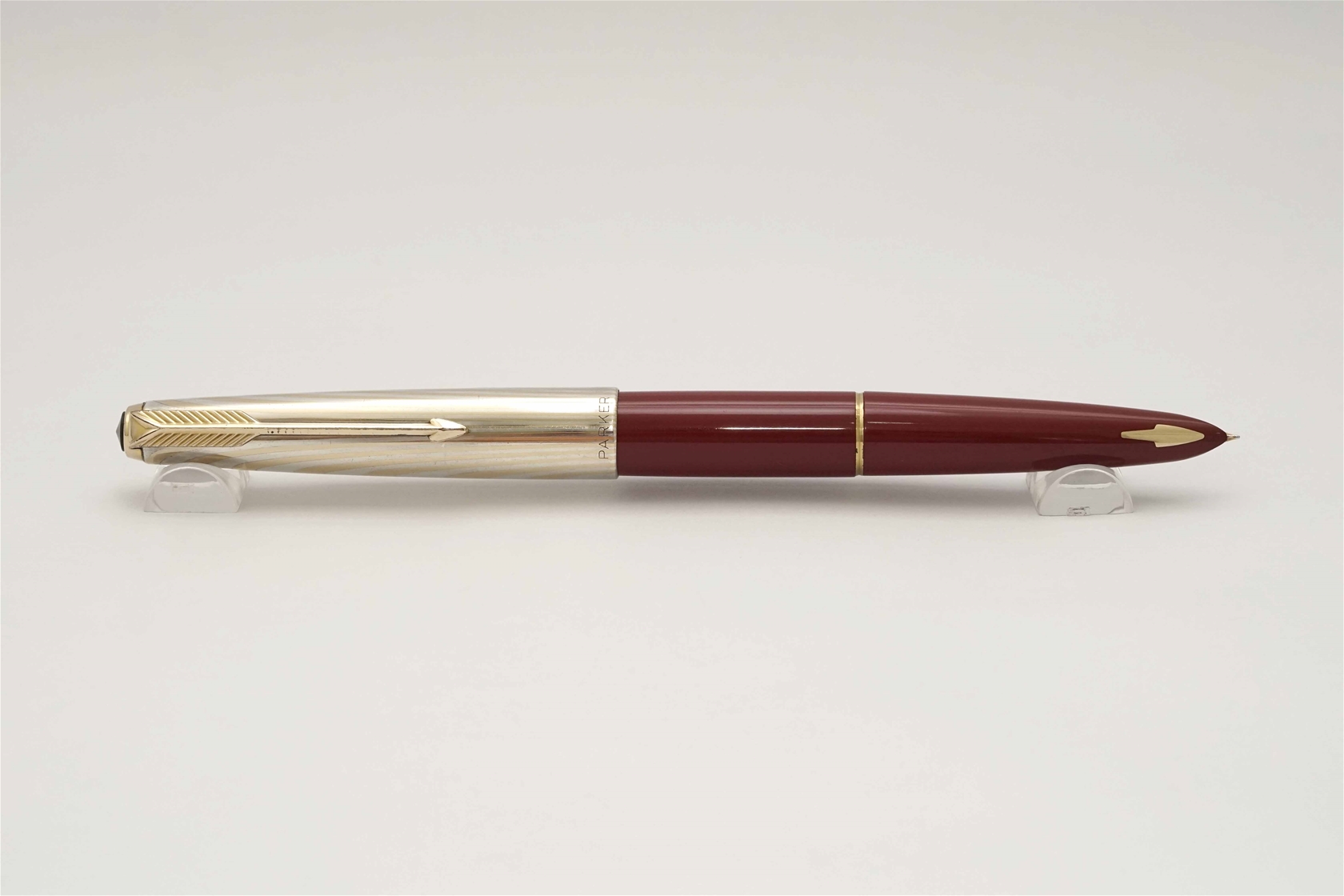 Bút máy Parker 61 Red Heritage Rainbow Cap 14K F 