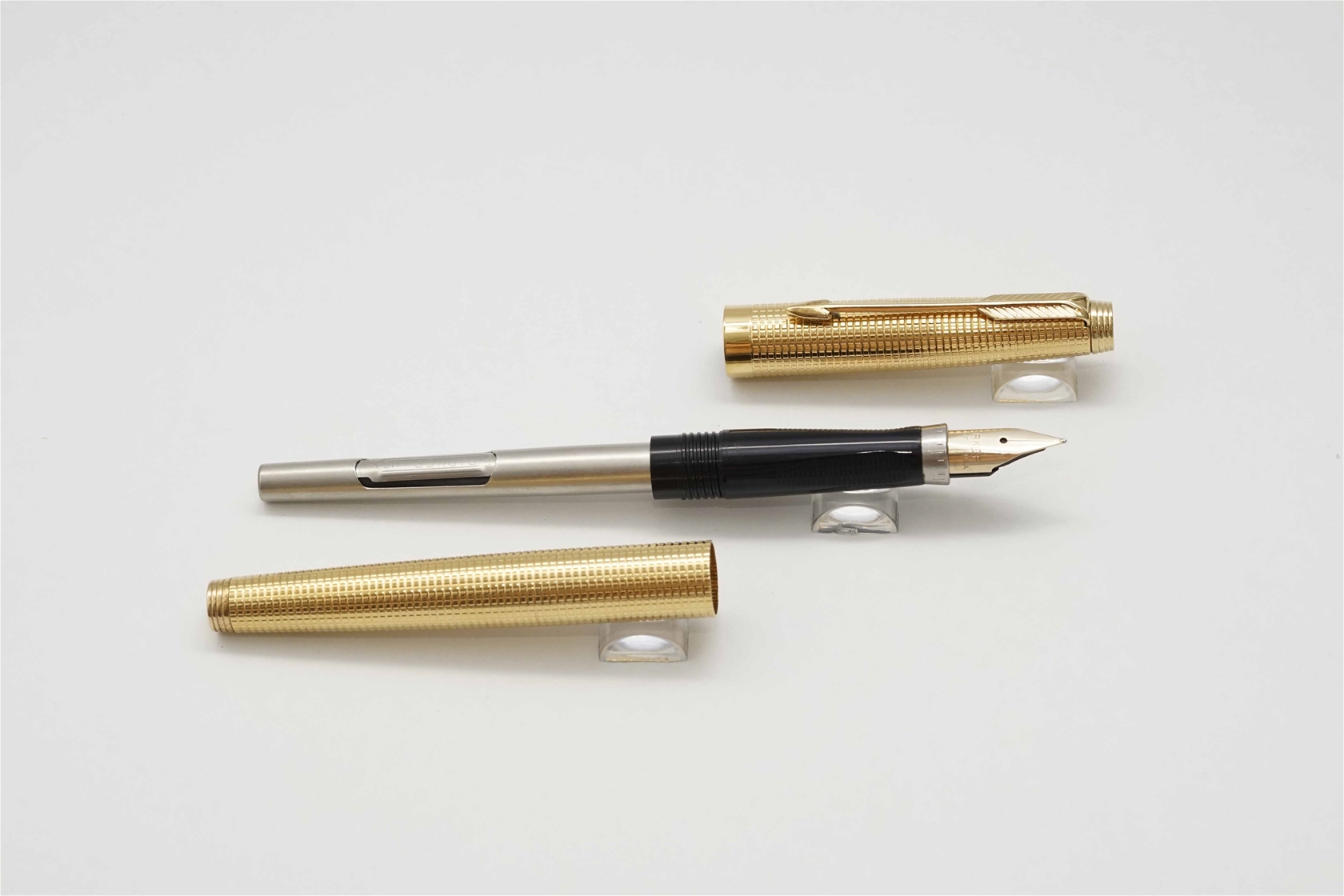 Bút máy Parker 75 Custom Insignia Gold Filled 14K F