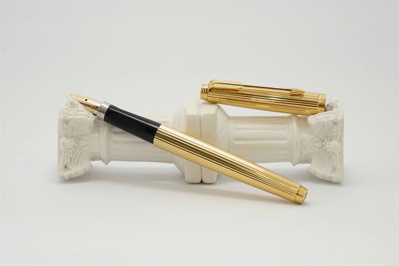 Bút máy Parker 75 Godron 20 Micron Gold Plated 14K XF