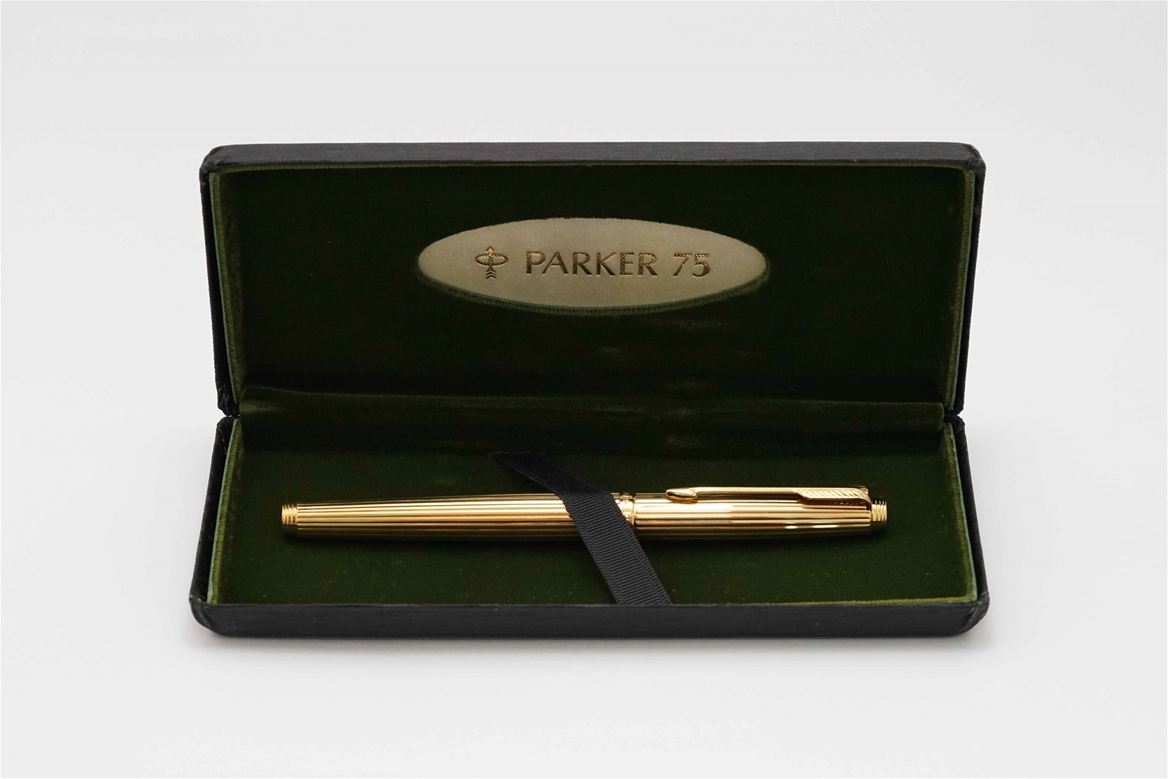 Bút máy Parker 75 Godron 20 Micron Gold Plated 14K XF