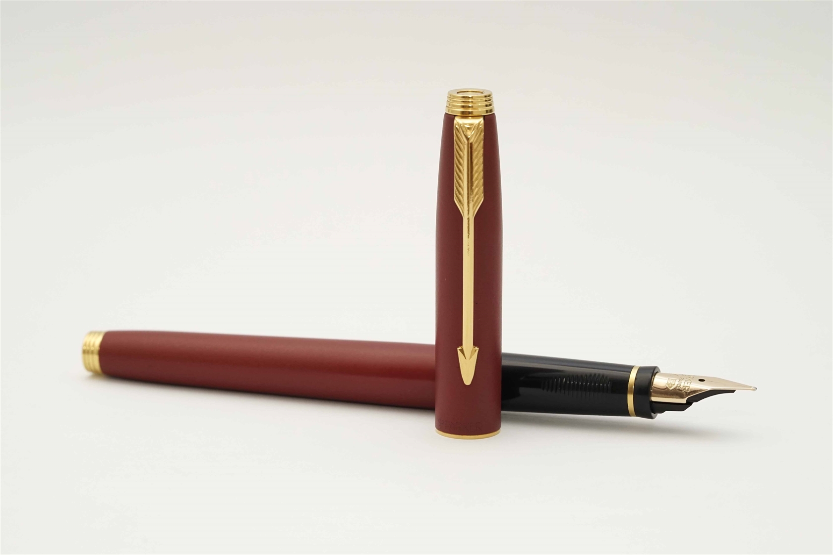 Bút máy Parker 75 Matte Red GT 14K M