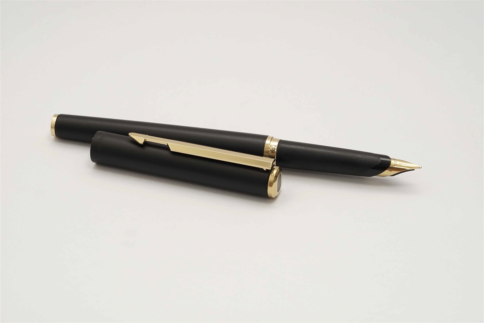 Bút máy Parker Arrow Matte Black GT Steel F