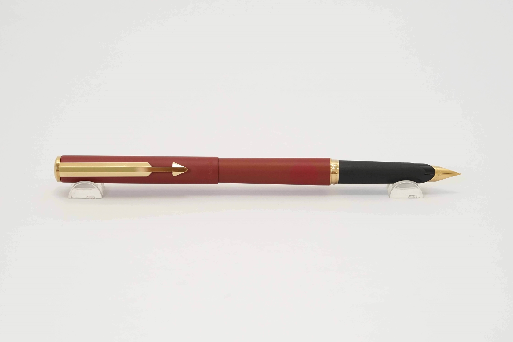 Bút máy Parker Arrow Matte Red GT Steel F