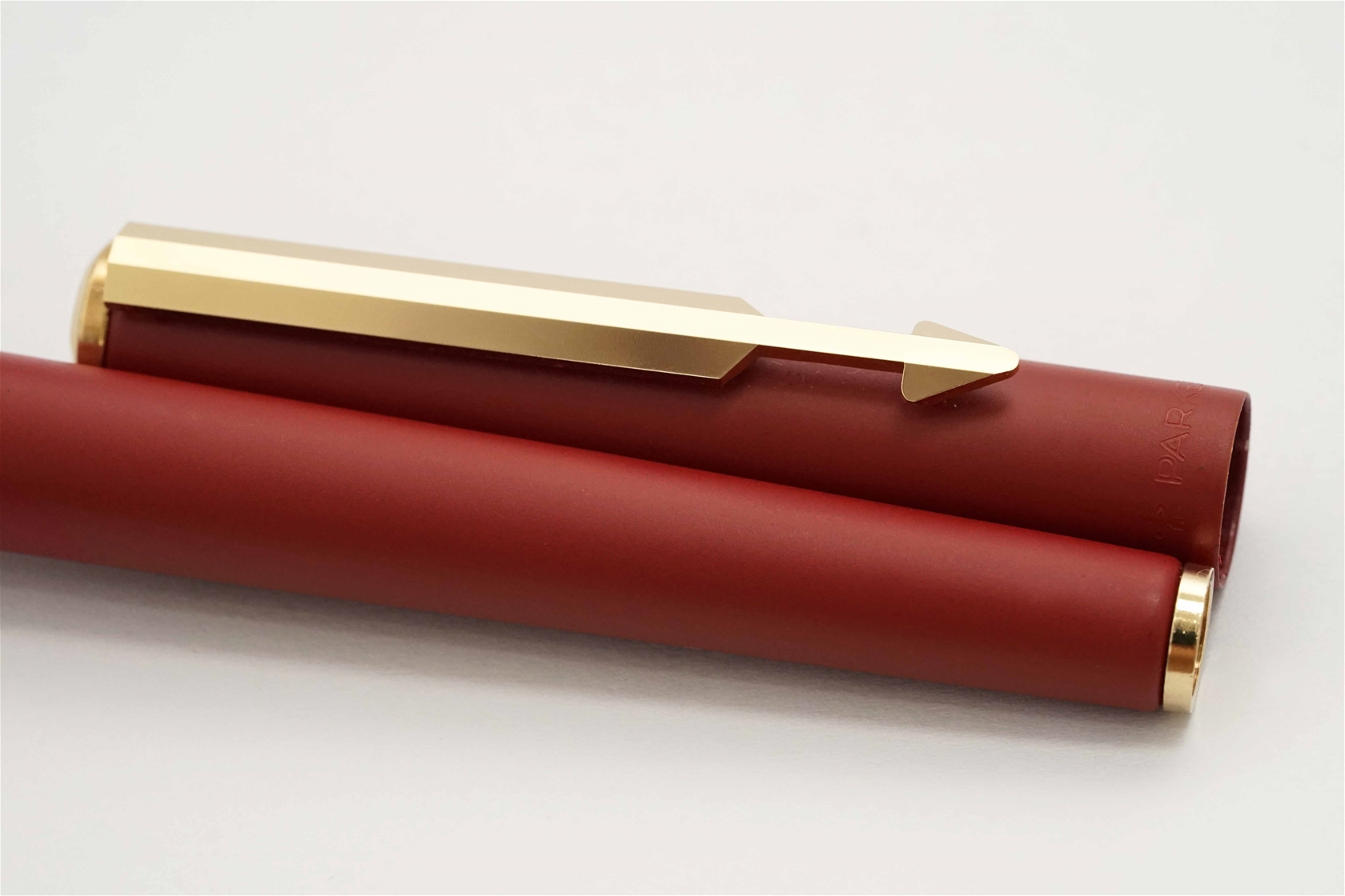 Bút máy Parker Arrow Matte Red GT Steel F