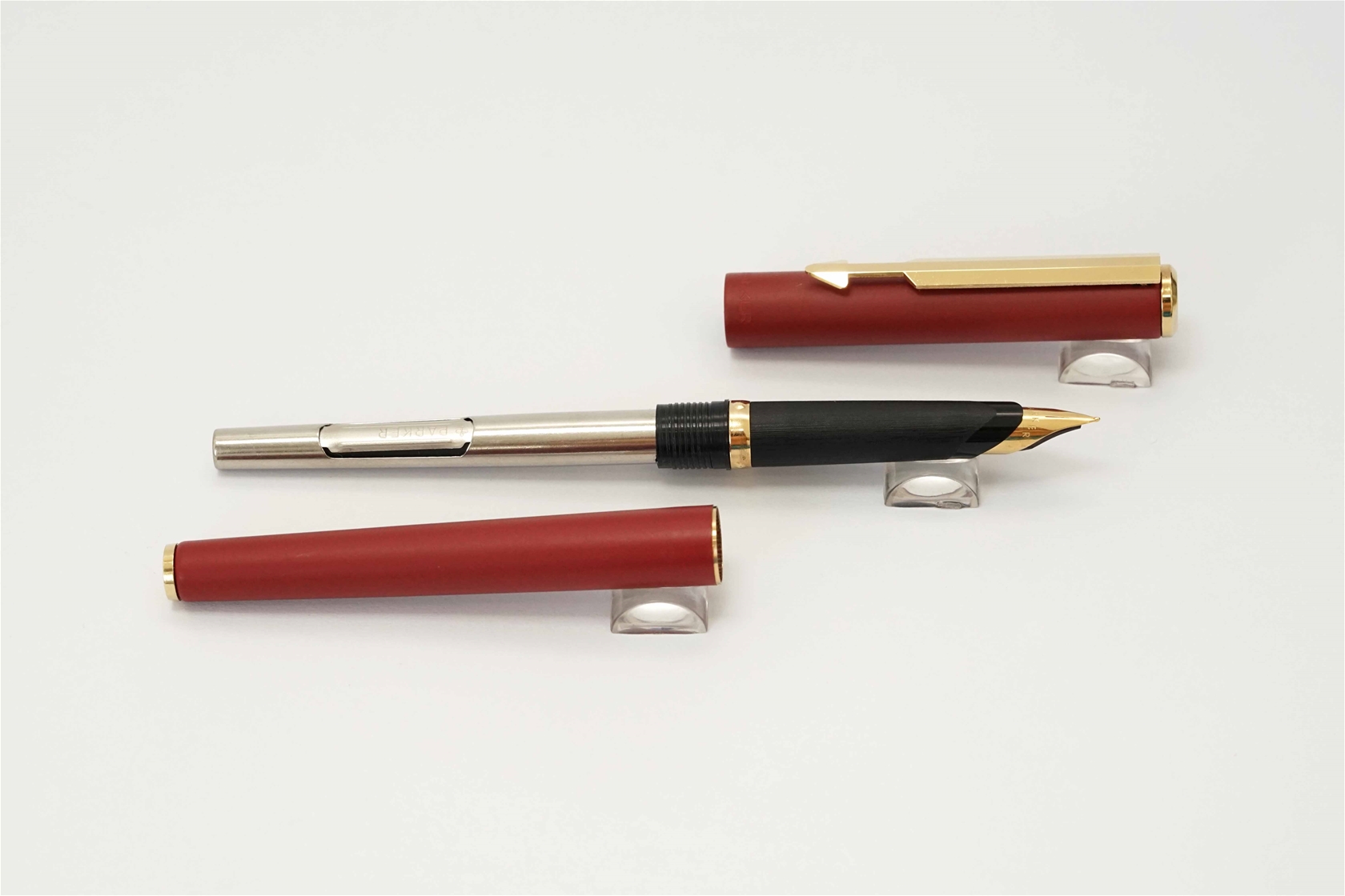 Bút máy Parker Arrow Matte Red GT Steel F