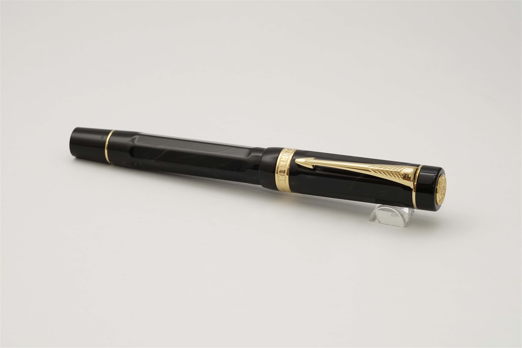 Bút máy Parker Duofold Black & Pearl Lucky 8 Limited Edition 18K M